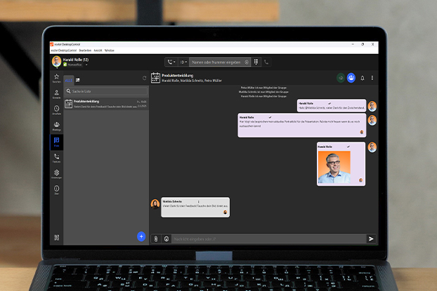 Laptop mit geöffentem Chat in der ecotel cloud.phone Desktop App